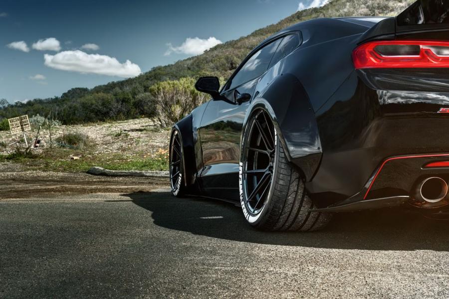 Детали экстерьера Chevrolet Camaro SS on Ferrada Wheels (F8FR8) 2019 года  (фото 5 из 6)